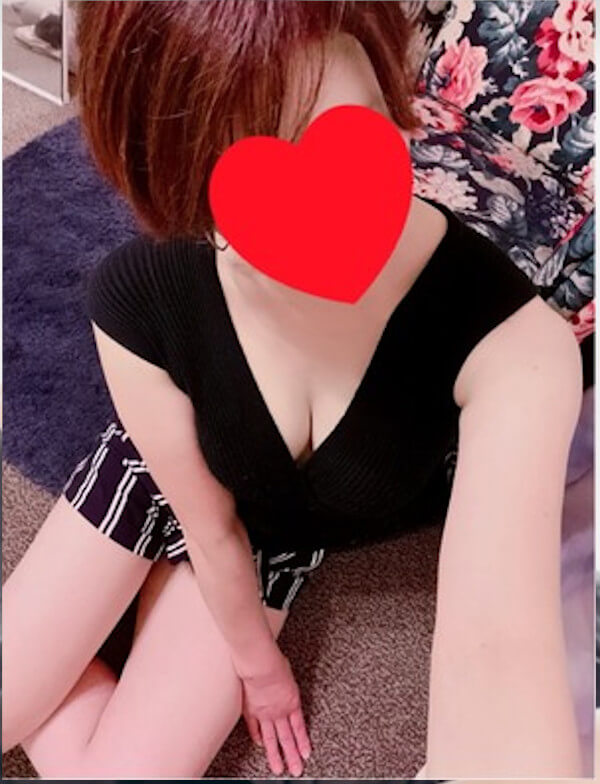 BLEUET (ブルエ) しおり (30代)